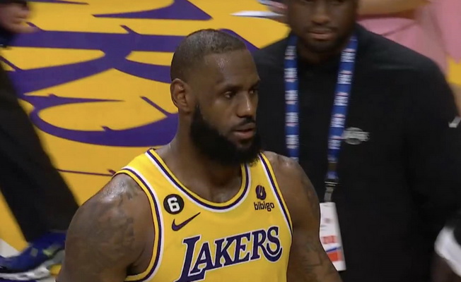 L. Jamesas ir toliau rungtyniaus „Lakers“ ekipoje