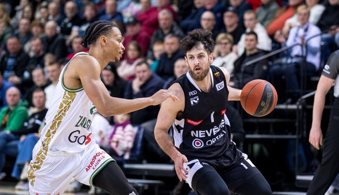 A. Ebo keliasi į Prancūziją, o N. Johnsonas rungtyniaus „Dinamo“ klube