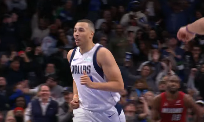 D. Exumas lieka „Mavericks“ ekipoje (S. Dinwiddie papildė „Hornets“)