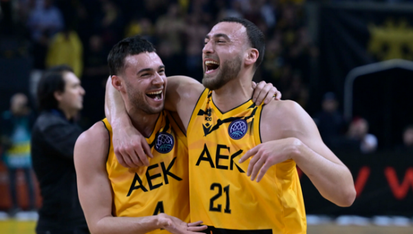 „Olympiacos“ gretas papildė AEK gynėjas ir taikosi į M. Bamba