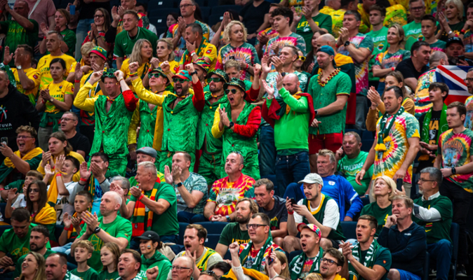 Lietuvos futbolo fanai apie krepšinio sirgalius: „Jie yra klounai“