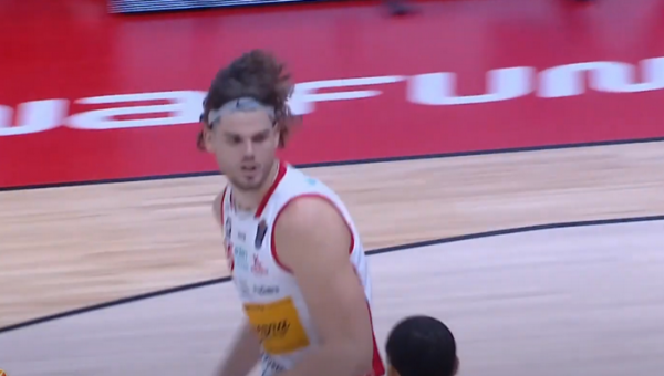 „Emporio Armani“ savo gretas papildė italu