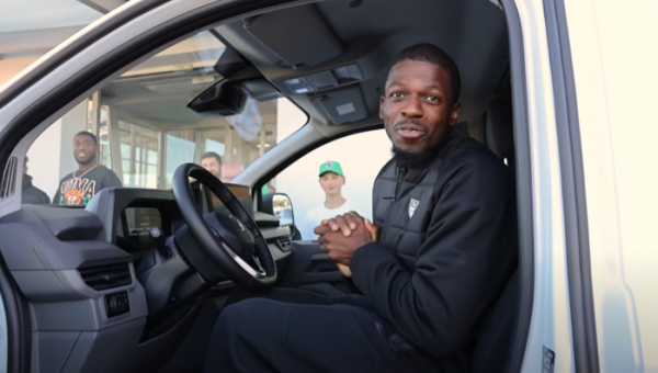 Pamatykite: „Žalgirio“ krepšininkai išbandė naujus automobilius (VIDEO)