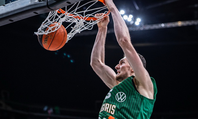 „Žalgiris“ nepaliko šansų svečiams iš Utenos