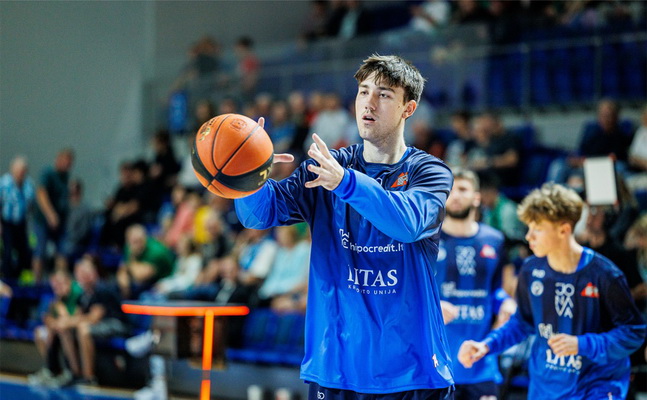 Jonavos klubas padėkojo už darbą L. Hattonui