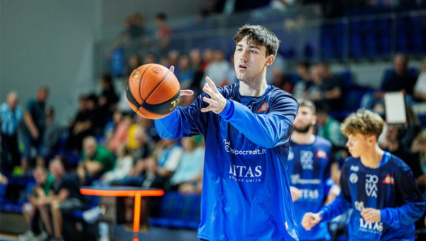 Jonavos klubas padėkojo už darbą L. Hattonui