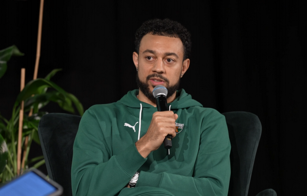 Lietuviškumo testas N. Williamsui-Gossui: ar lietuviai ploja nusileidus lėktuvui?