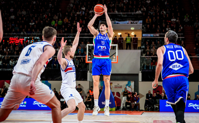 Italija netikėtai krito prieš islandus (Visi rezultatai)