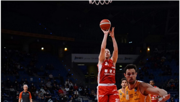 O. Olisevičius žaidė puikiai, bet jo ekipa pralaimėjo (E. Bendžiaus klubas šventė pergalę)