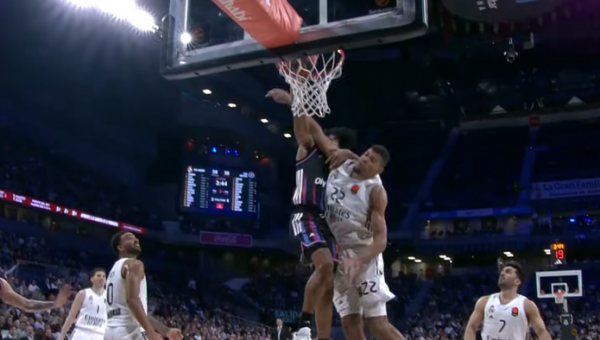 J. Rhodeno dėjimas per W. Tavaresą - gražiausias Eurolygos turo epizodas (VIDEO)