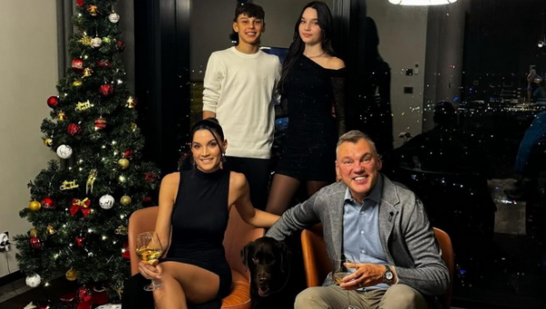 Š. Jasikevičius su šeima sveikina su šventėmis (FOTO)