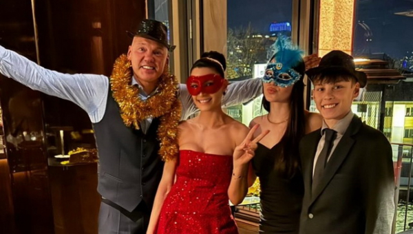 Nuostabi akimirka: Š. Jasikevičius ir jo šeima sveikina su Naujais 2026 metais!