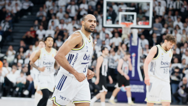 Š. Jasikevičiaus auklėtiniai pirmieji parklupdė lyderius Turkijoje