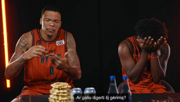 „Ryto“ legionierių duetas paragavo lietuviškų užkandžių (VIDEO)