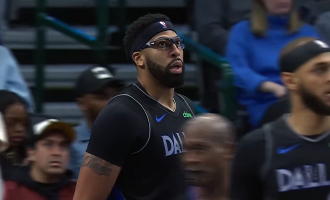 Prireiks operacijos: A. Davisas šį sezoną neberungtyniaus