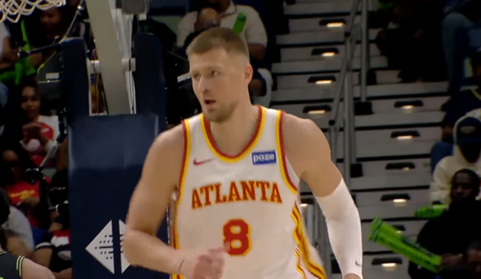 „Hawks“ išmainė K. Porzingį į „Warriors“