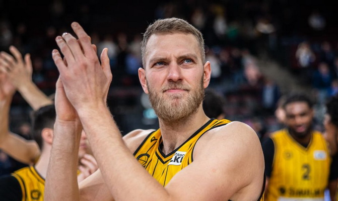 Antroje dalyje atsipalaidavę šiauliečiai apgynė namų tvirtovę nuo „Gargždų“