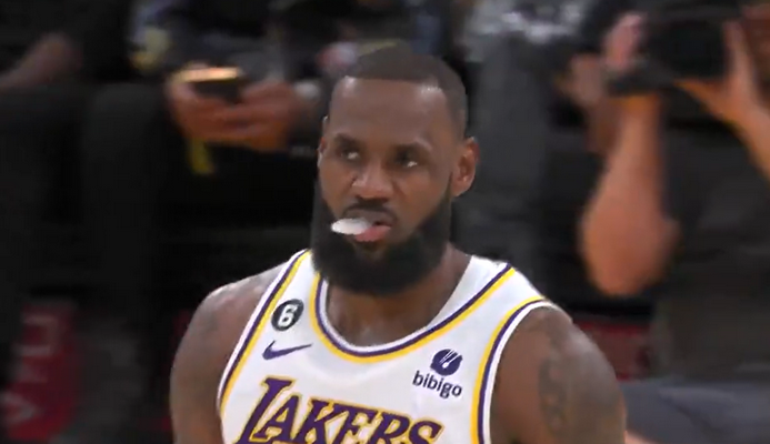 L. Jamesas tapo vyriausiu trigubo dublio savininku