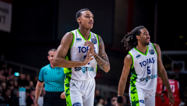 „Juventus“ puolėjų grandį papildė M. Lewisas