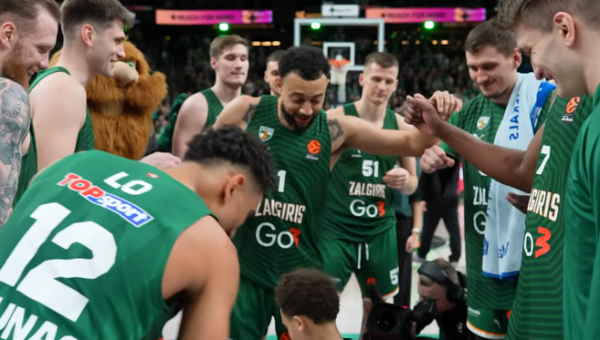 Pamatykite: N. Williamsas-Gossas sužaidė 1 prieš 1 su savo sūnumi (VIDEO)