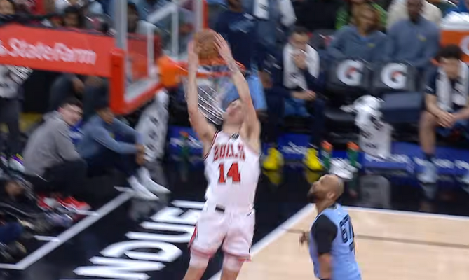 Efektingas M. Buzelio skrydis - tarp gražiausių praėjusios nakties epizodų (VIDEO)