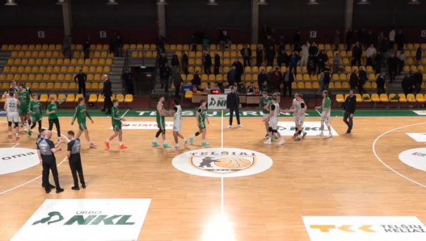 „Telšiai“ išgyveno gynybinę dramą (Jurbarkiečiai triumfavo Mažeikiuose)