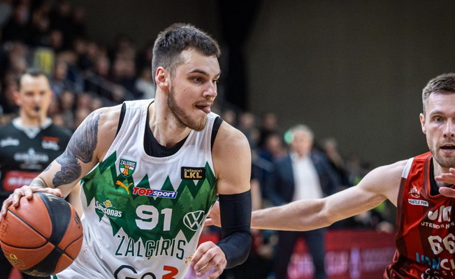 Žaidėjus patausojęs „Žalgiris“ turėjo paprakaituoti dėl pergalės Utenoje
