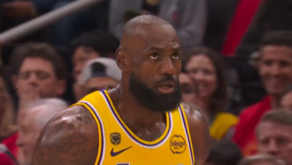 L. Jamesas atvedė „Lakers“ į kitą etapą (VIDEO)