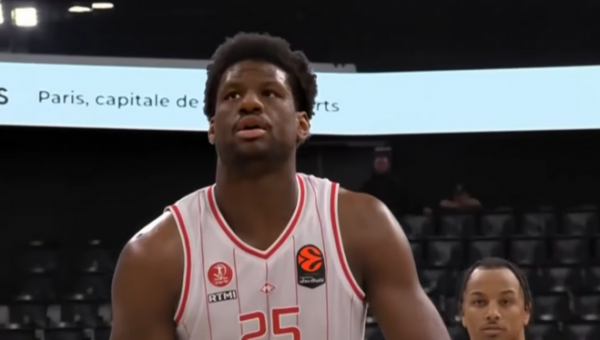 D. Oturu turėtų likti „Hapoel“ komandoje