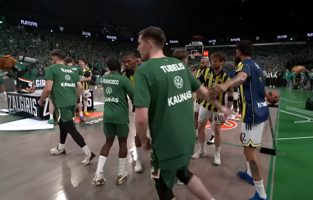 „Žalgirio“ fanai: „Seniai nebuvome matę tokios užsivedusios ir laiminčios komandos“