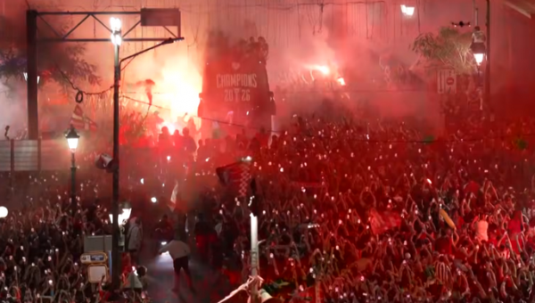 Eurolygos taurę iškovojęs „Olympiacos“ skendo sirgalių jūroje