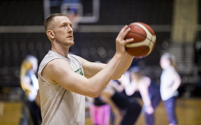 „Anadolu Efes“ atsisveikino su R. Šmitu (Jo vietą komandoje užims D. Šaričius)