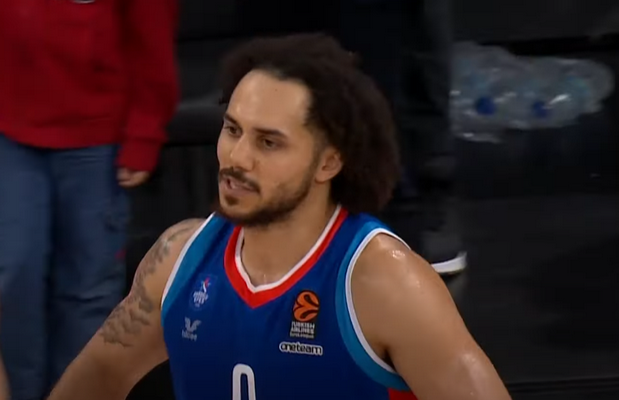 „Anadolu Efes“ atsisveikino su Sh. Larkinu (Gynėjas kelsis į „Fenerbahče“)