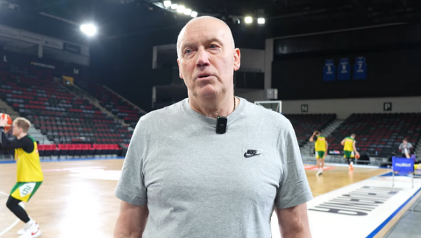 R. Kurtinaitis padėkojo už darbą dviem Lietuvos rinktinės žaidėjams
