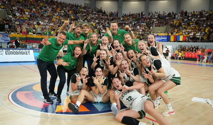 Dviguba pergalė: U18 Lietuvos merginų rinktinė iškovojo bronzą ir bilietą į A divizioną!