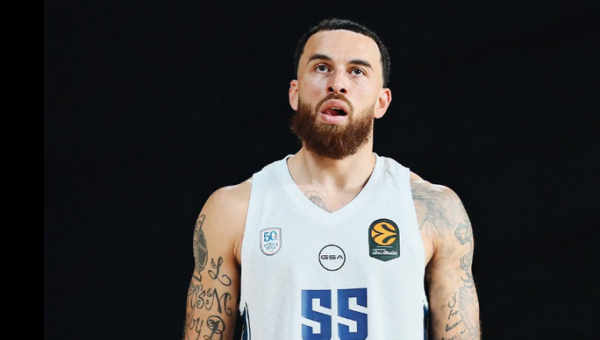 „Anadolu Efes“ gretose debiutavęs M. Jamesas padėjo palaužti B. Maneko ekipą
