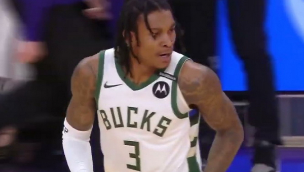 „Lakers“ atsisveikino su D. Knechtu, „Bucks“ – su K. Porteriu
