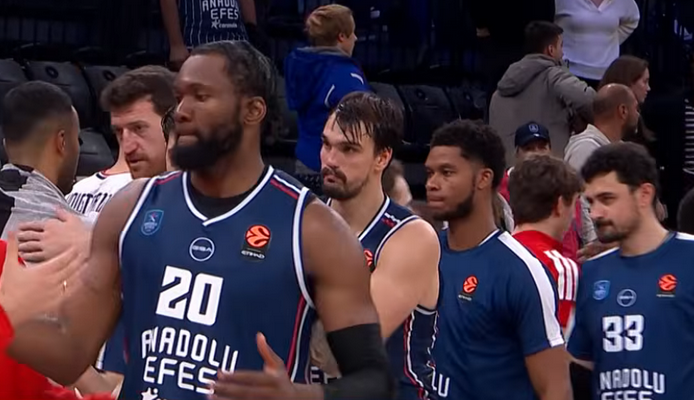 L. Walkerio debiutas nepadėjo: Stambulo derbį užtikrintai laimėjo „Anadolu Efes“