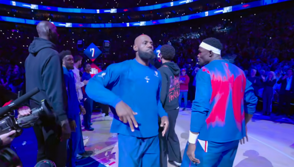 L. Jamesas su „76ers“ panaikino 29 taškų deficitą